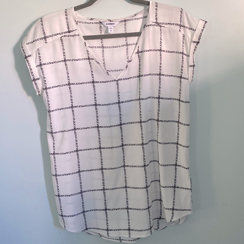 Women’s top- moving sale!! Make me an offer
